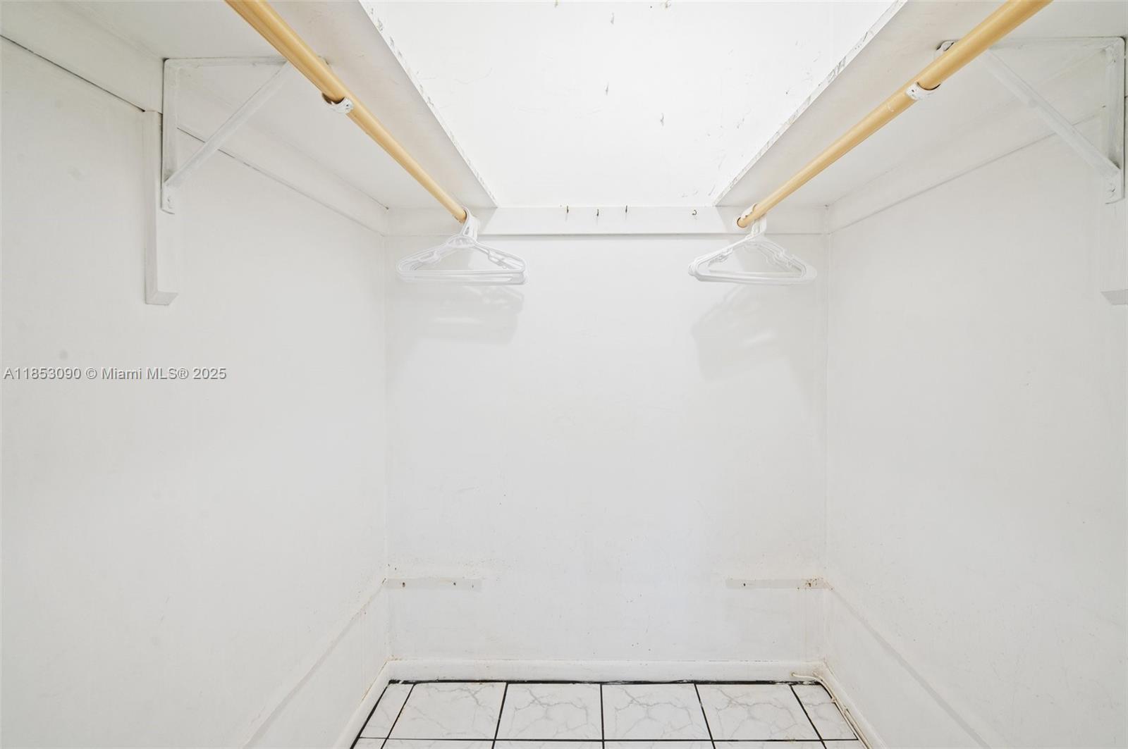 BEVERLY HILLS CONDO NUMBE - Residential Lease