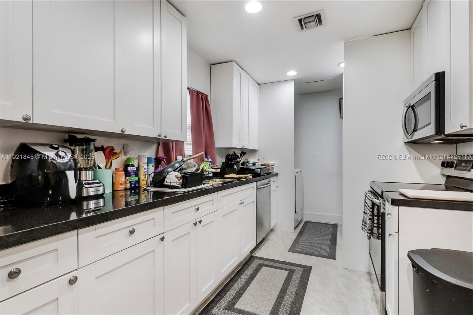 OCEAN PARK - Residential Lease