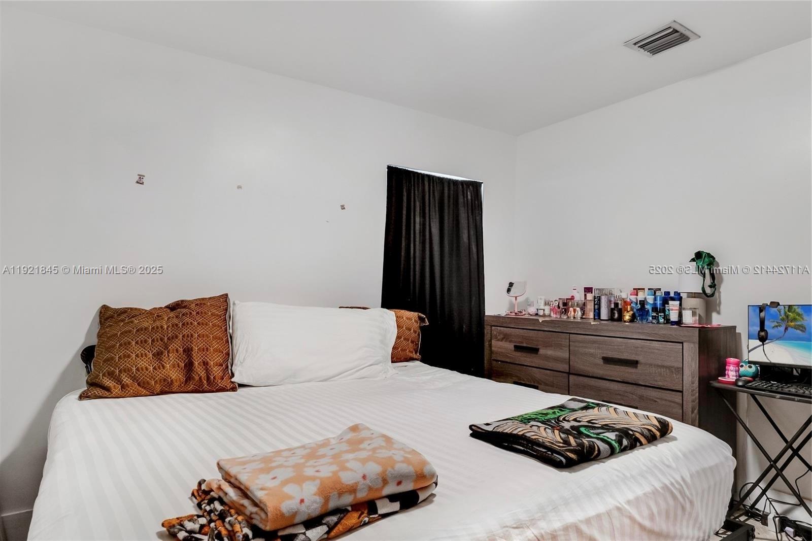 OCEAN PARK - Residential Lease