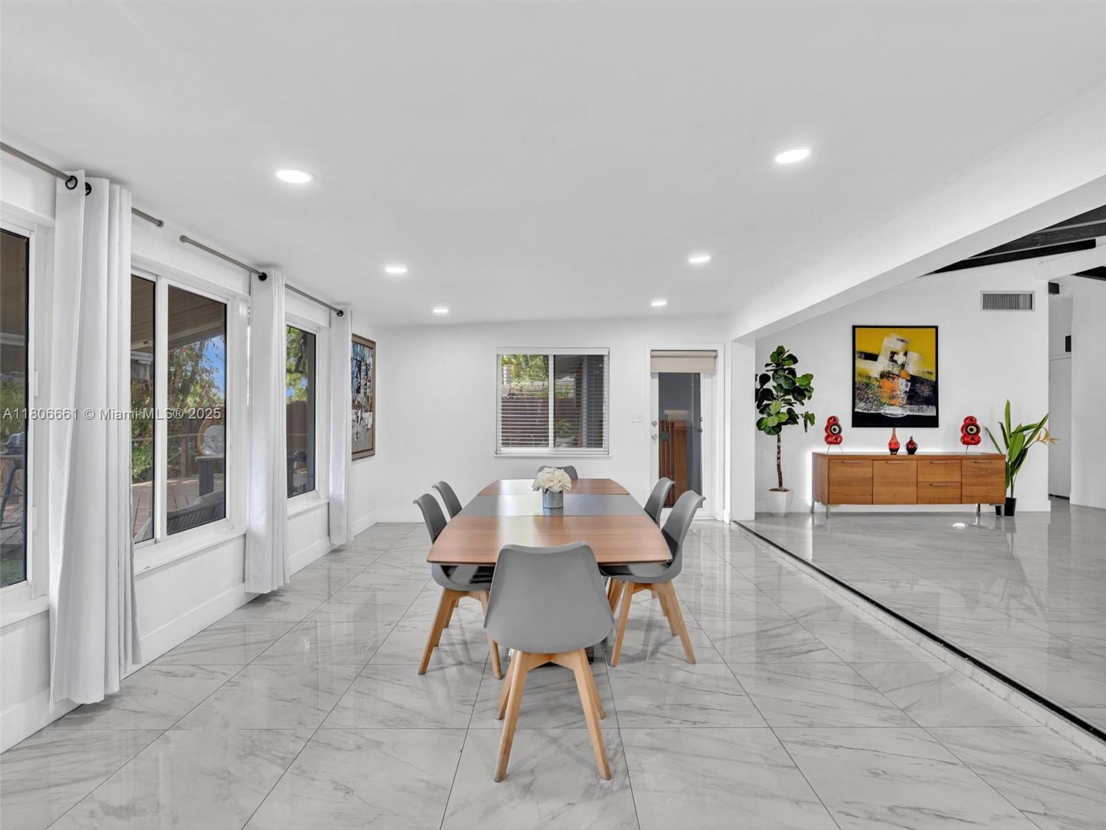 LAUDERDALE ISLES NO 2-BLK - Residential