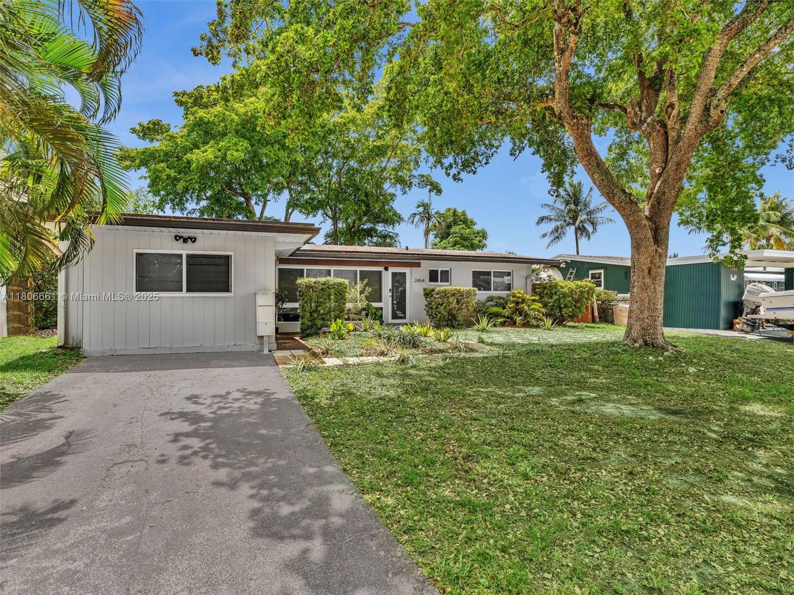 LAUDERDALE ISLES NO 2-BLK - Residential