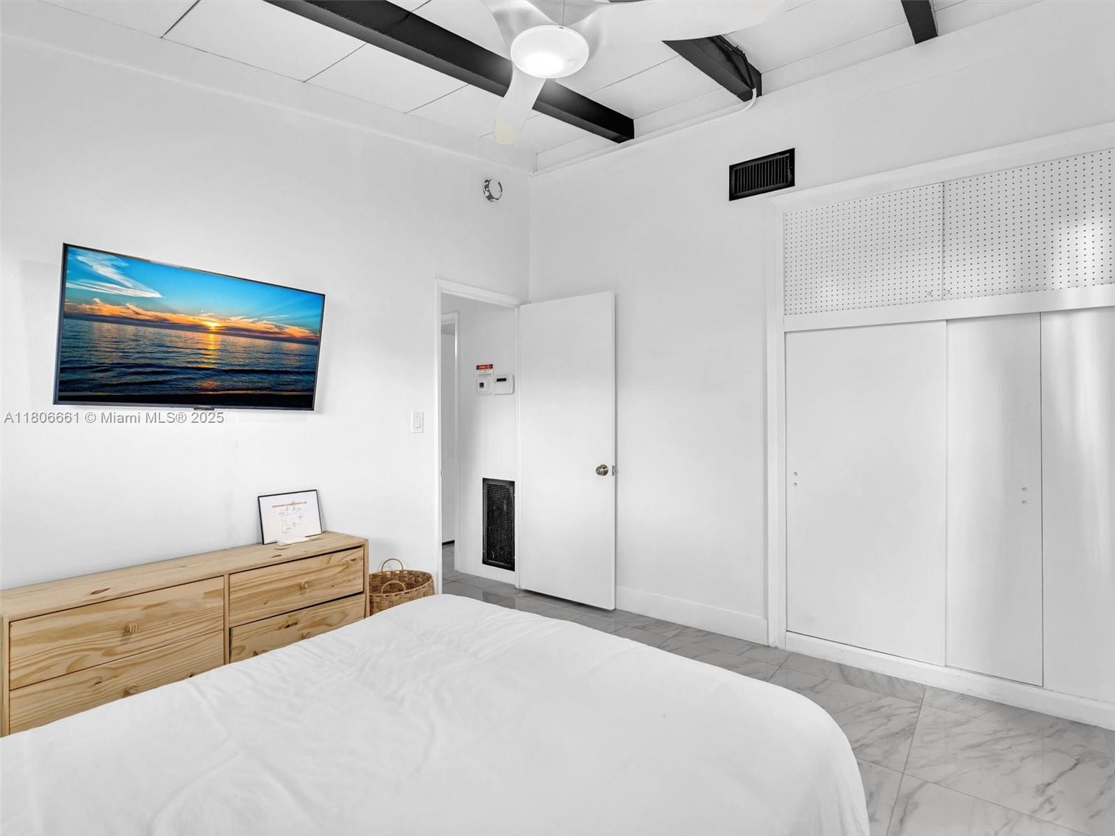 LAUDERDALE ISLES NO 2-BLK - Residential