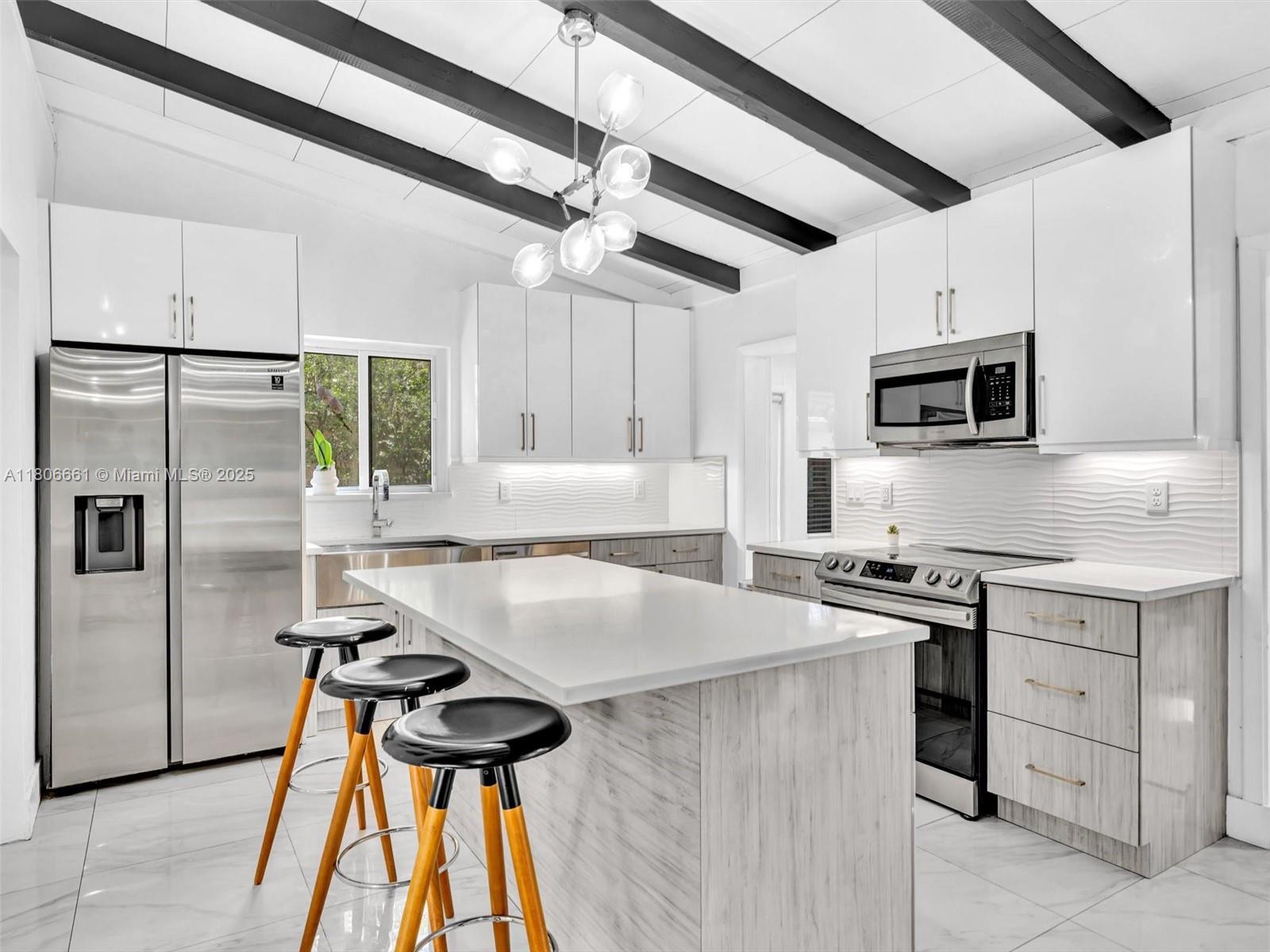 2454 W Nassau Ln