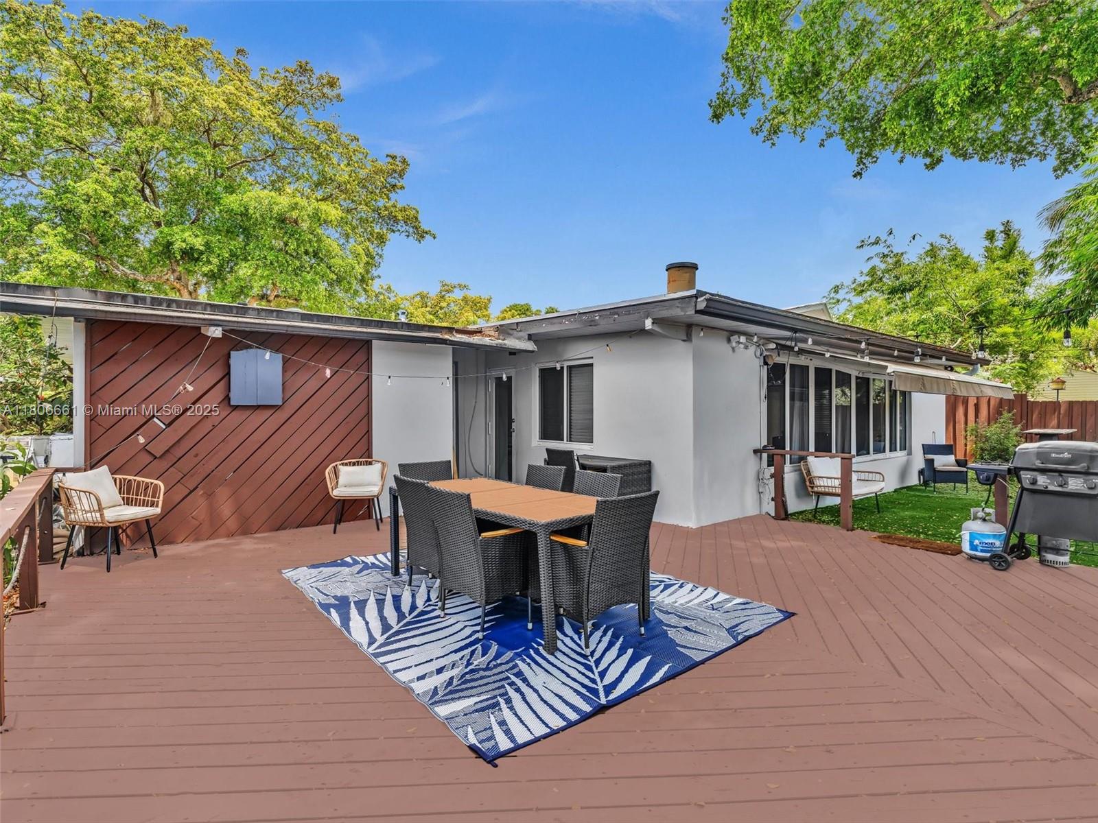 LAUDERDALE ISLES NO 2-BLK - Residential