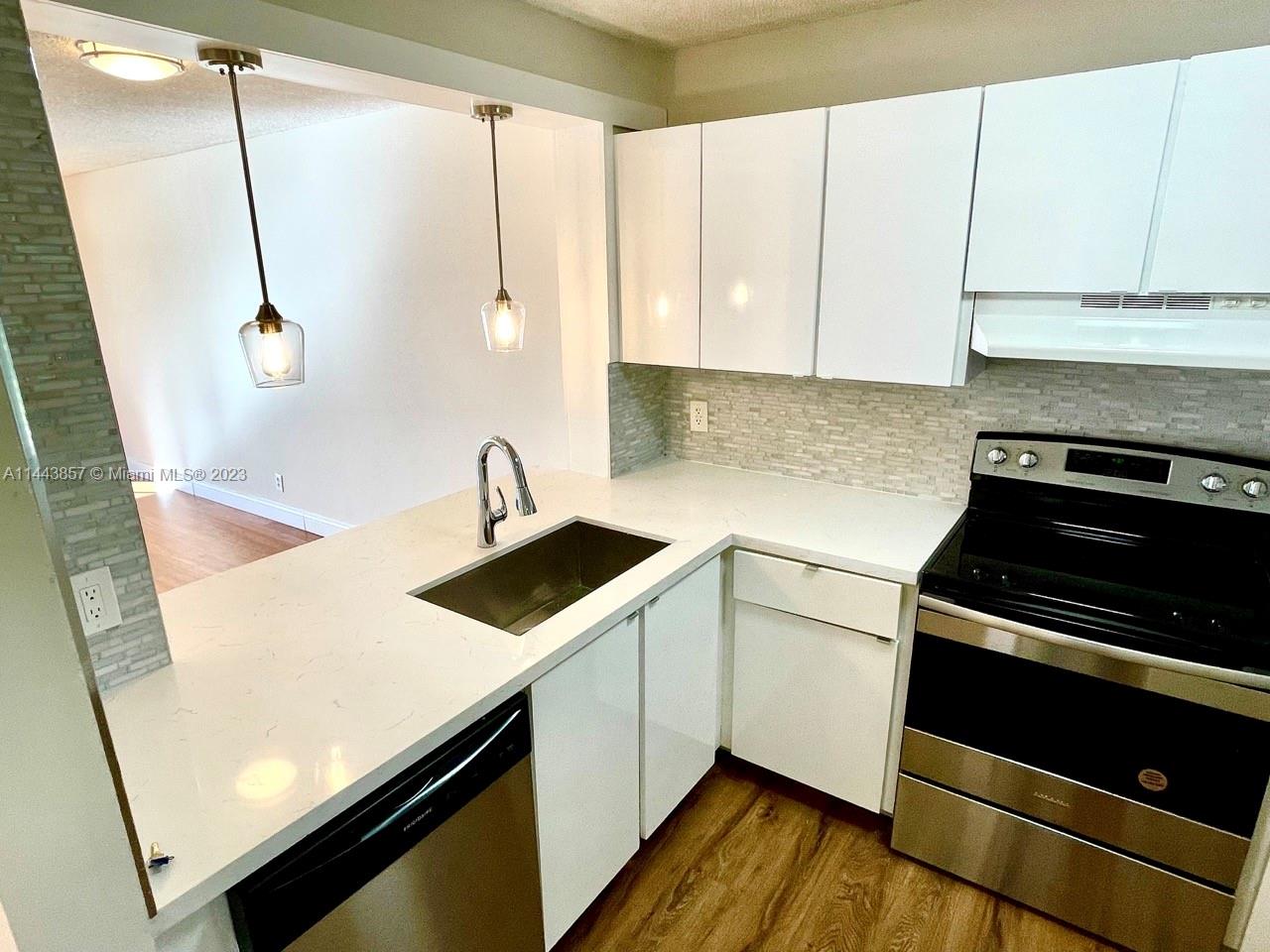 VILLAS AT LAKEVIEW CONDO - Residential Lease