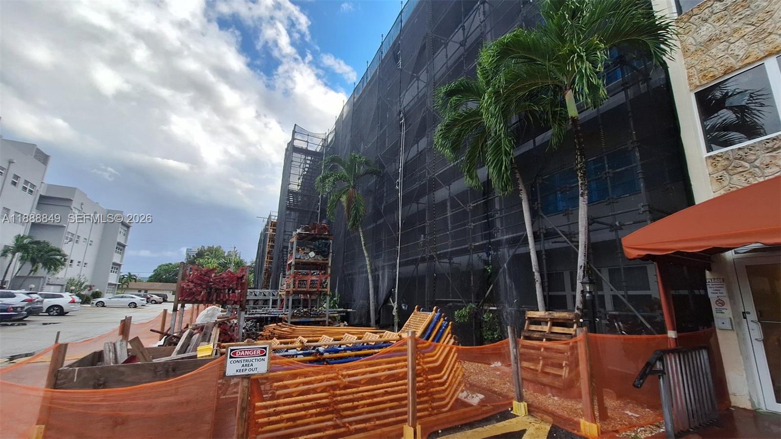 FIRST GULFSTREAM GARDEN - Residential