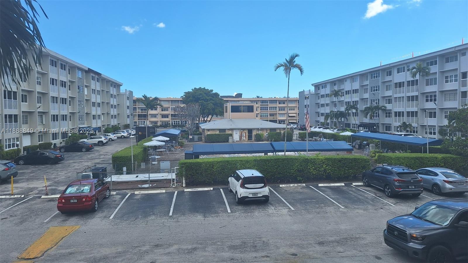 FIRST GULFSTREAM GARDEN - Residential