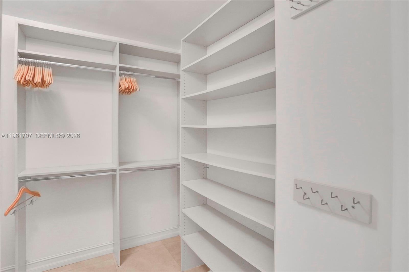 ¤2000 ISL BLVD WILLIAMS IS - Residential