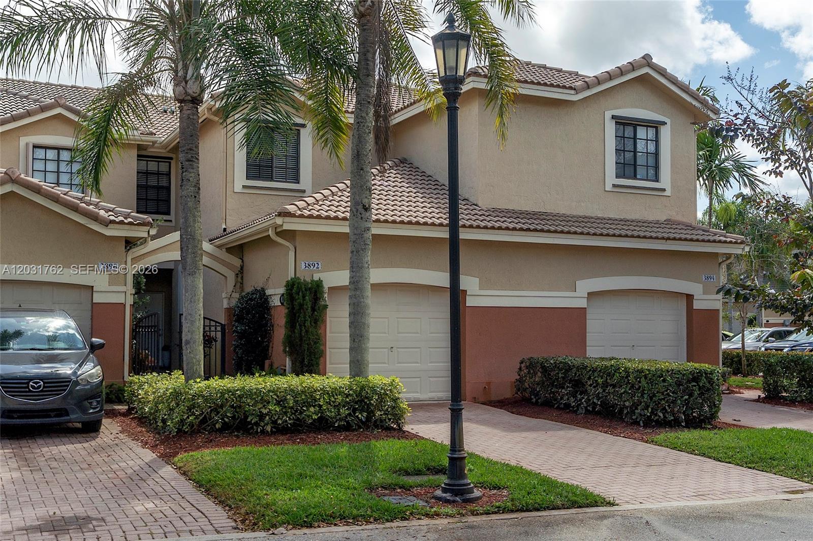 3892 Tree Top Dr