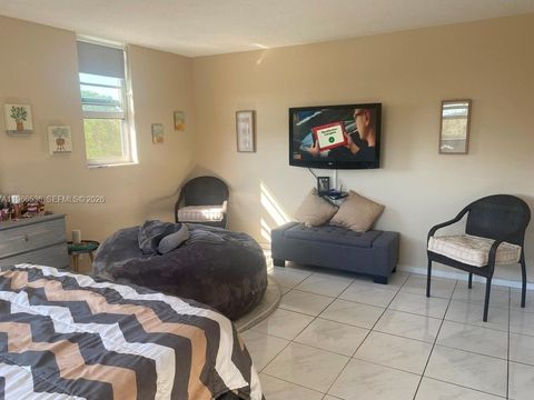 Photo of Hollywood, FL 33020 (MLS # A11966536)