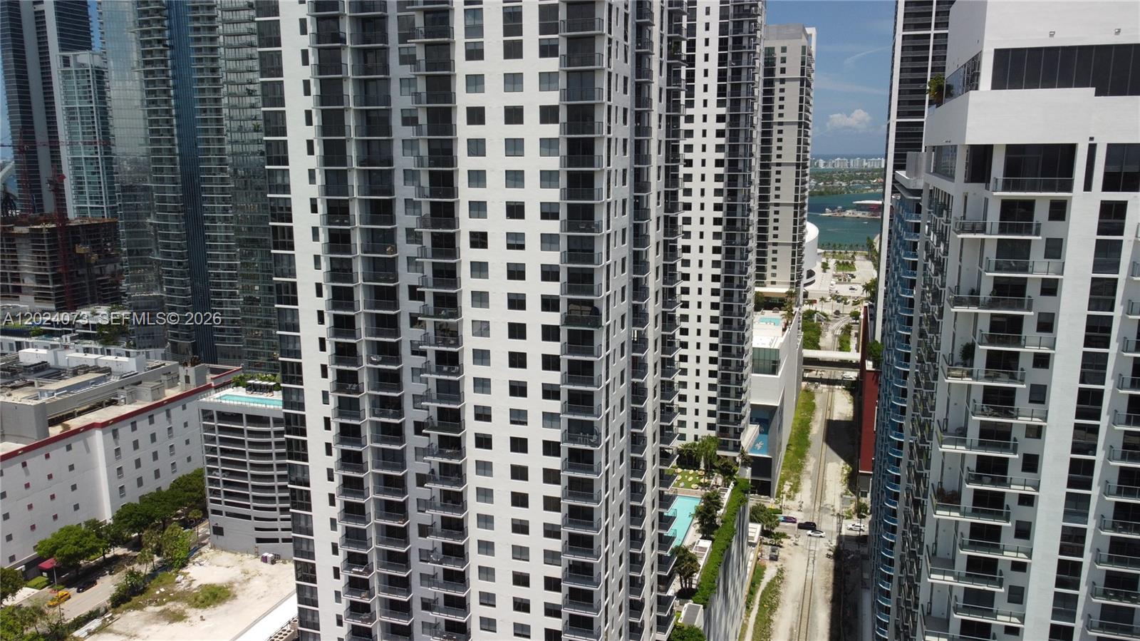 Flow House - Residential