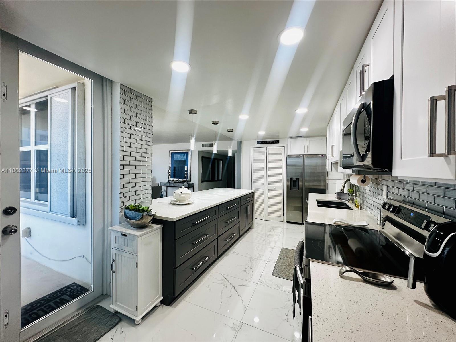 OXFORD TOWERS CONDO - Residential Lease