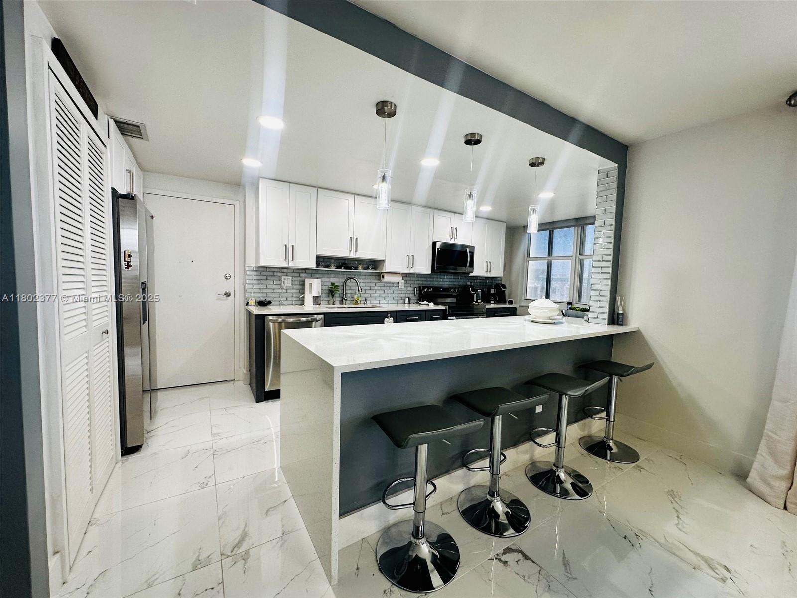 1501 S Ocean Dr 306, Hollywood, Broward County, Florida - 2 Bedrooms  
2 Bathrooms - 