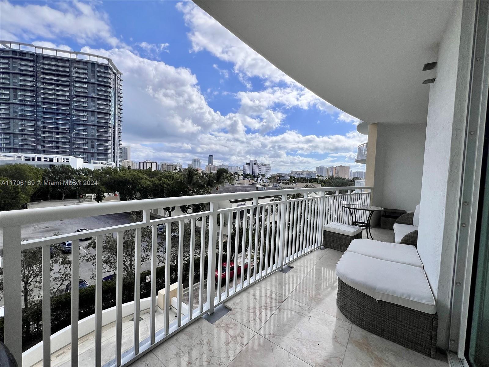 DUO CONDOMINIUM EAST - Residential
