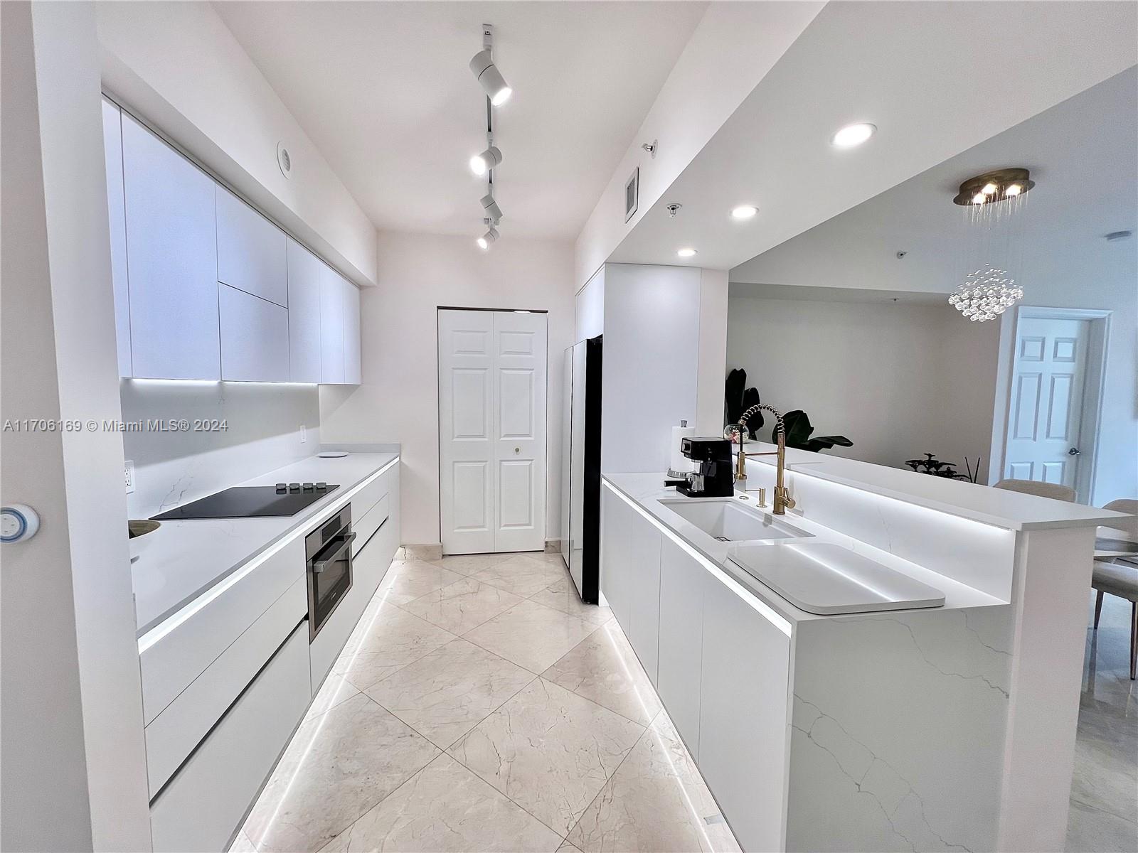DUO CONDOMINIUM EAST - Residential