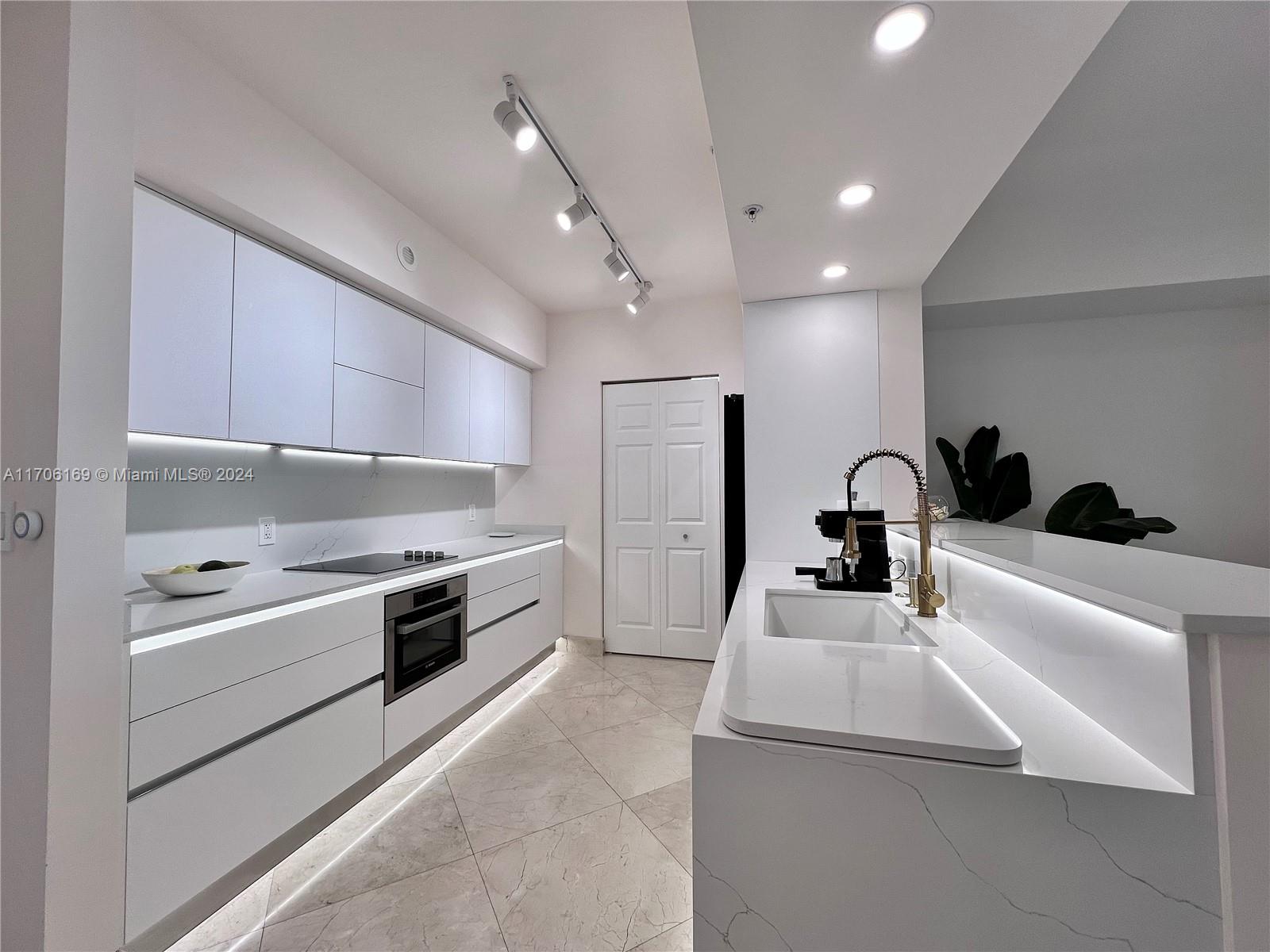 DUO CONDOMINIUM EAST - Residential