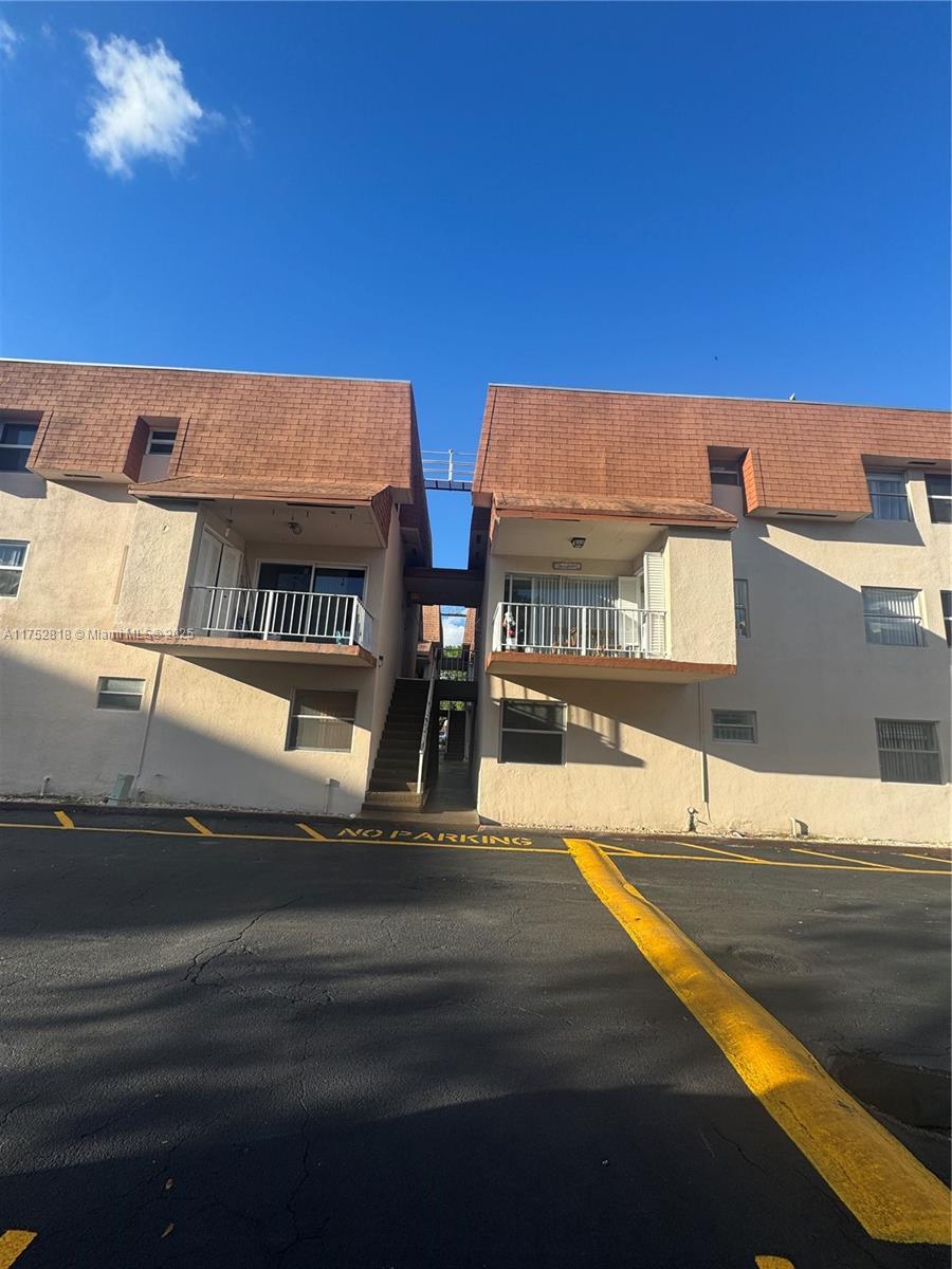 1570 W 46th St 232, Hialeah, Miami-Dade County, Florida - 2 Bedrooms  
2 Bathrooms - 