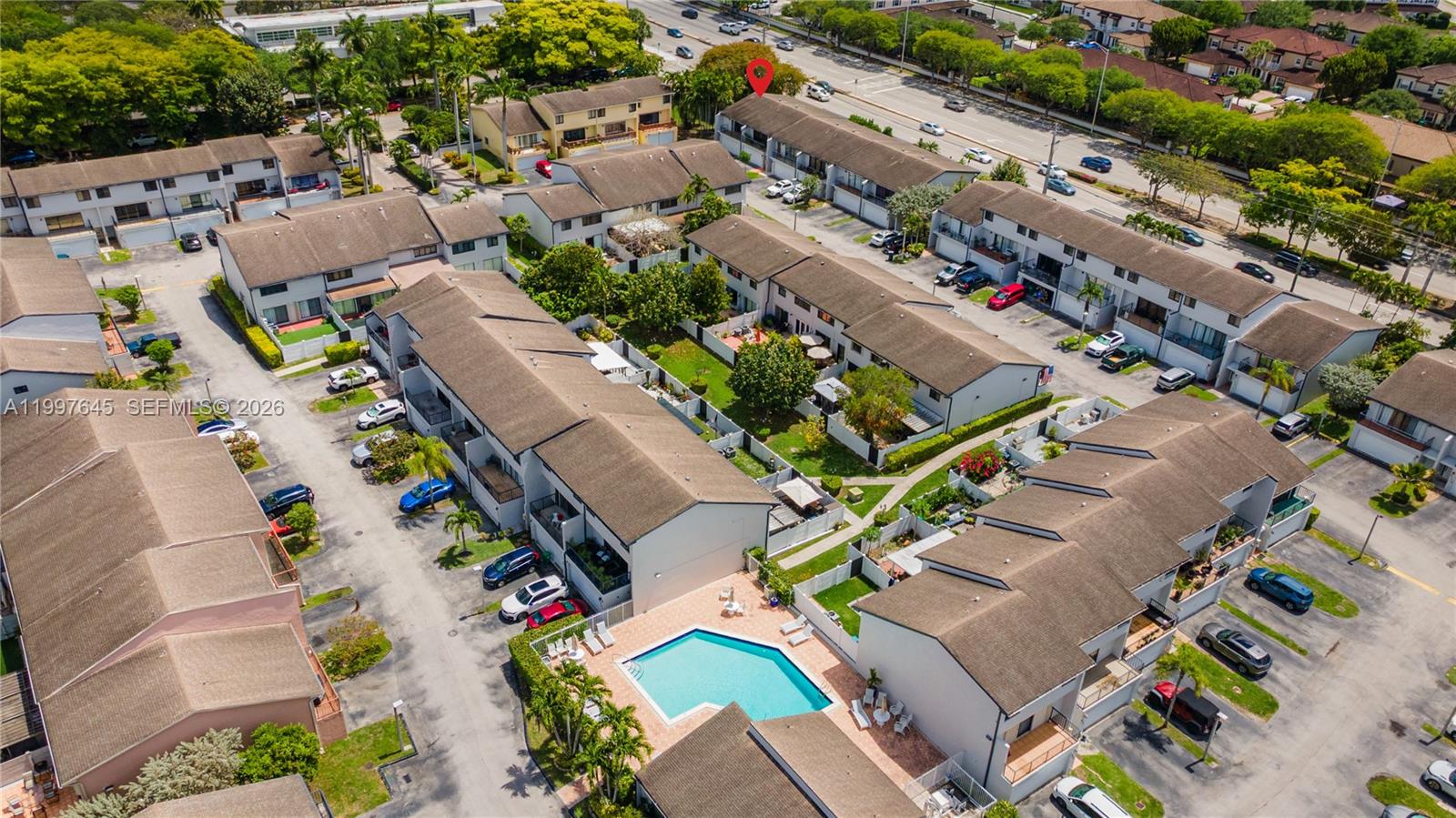 SUNCREST TOWNHOUSE CONDO - Residential