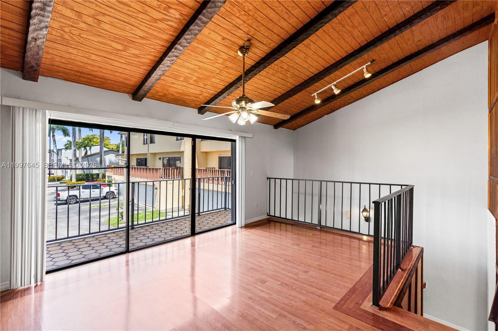 SUNCREST TOWNHOUSE CONDO - Residential