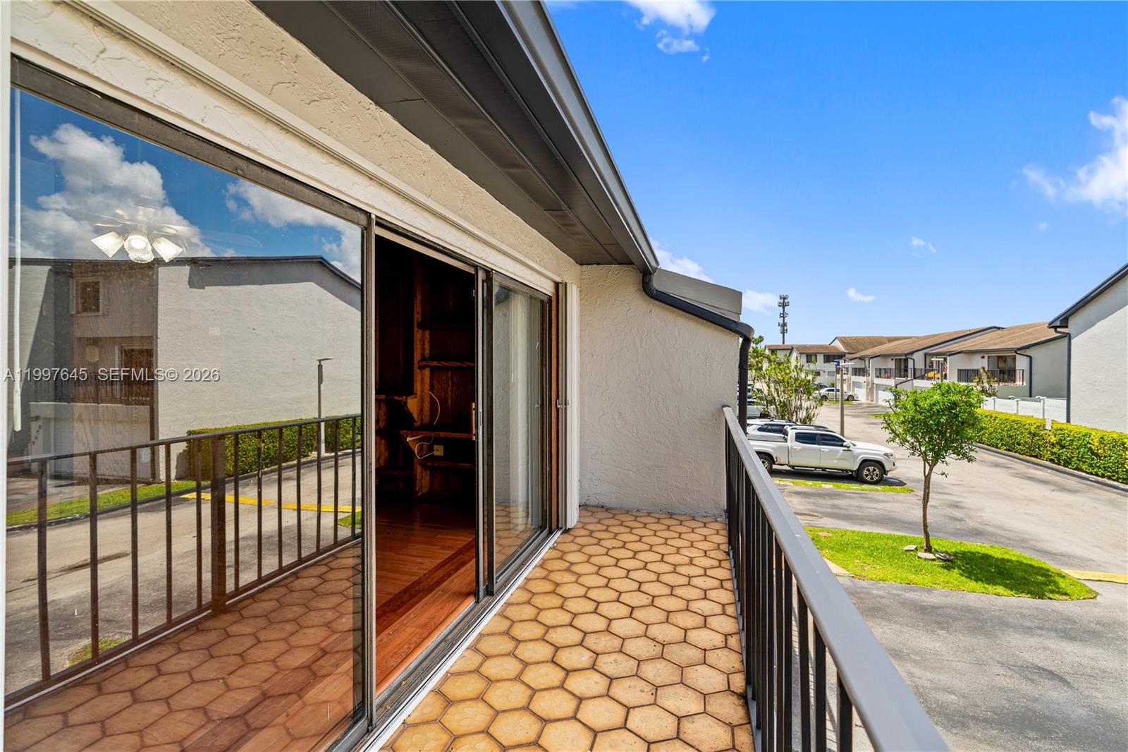 SUNCREST TOWNHOUSE CONDO - Residential
