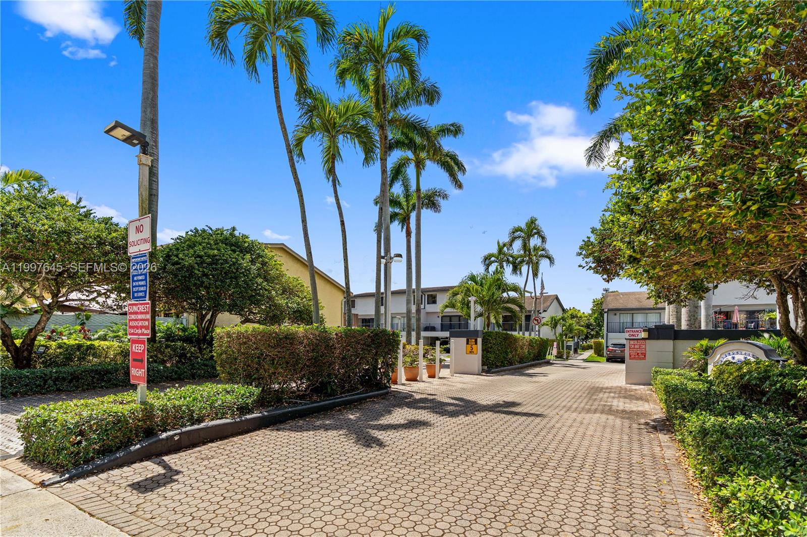 SUNCREST TOWNHOUSE CONDO - Residential