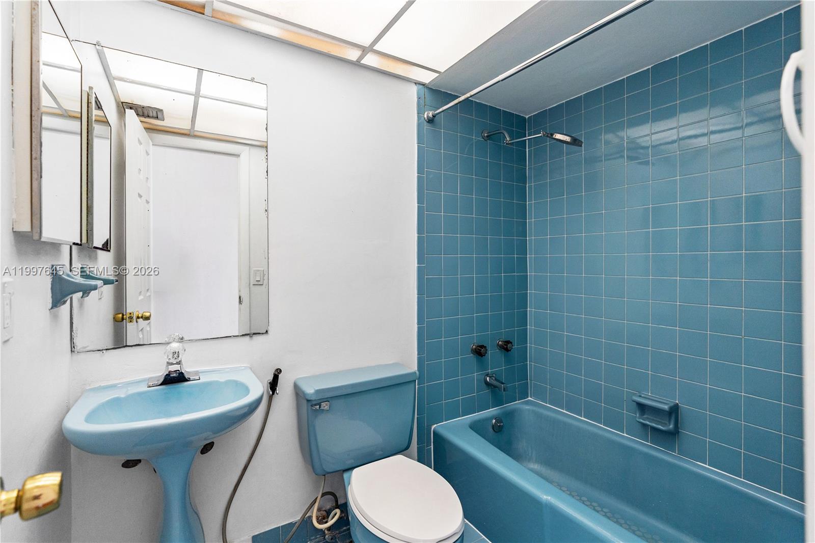 SUNCREST TOWNHOUSE CONDO - Residential