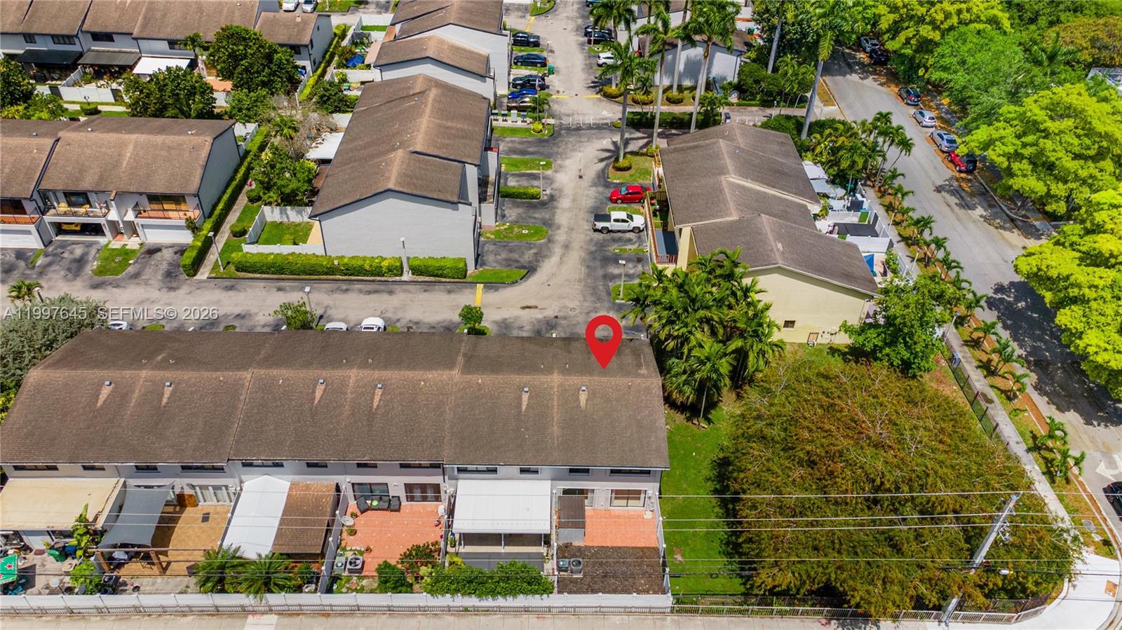 SUNCREST TOWNHOUSE CONDO - Residential