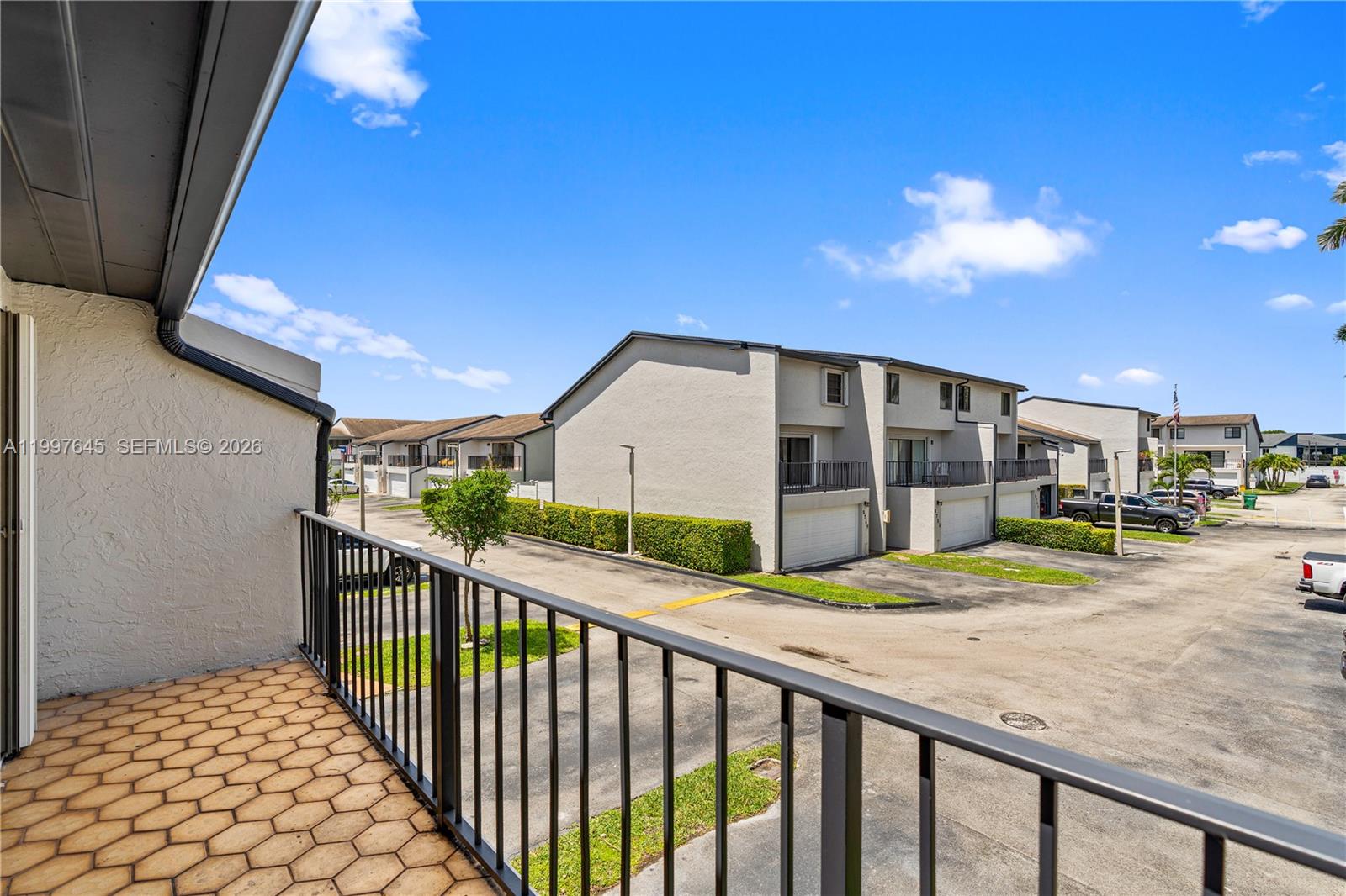 SUNCREST TOWNHOUSE CONDO - Residential