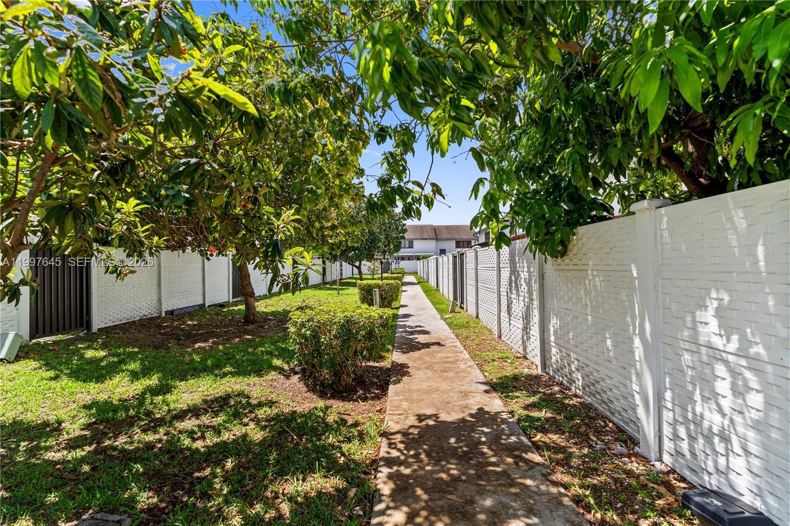 SUNCREST TOWNHOUSE CONDO - Residential