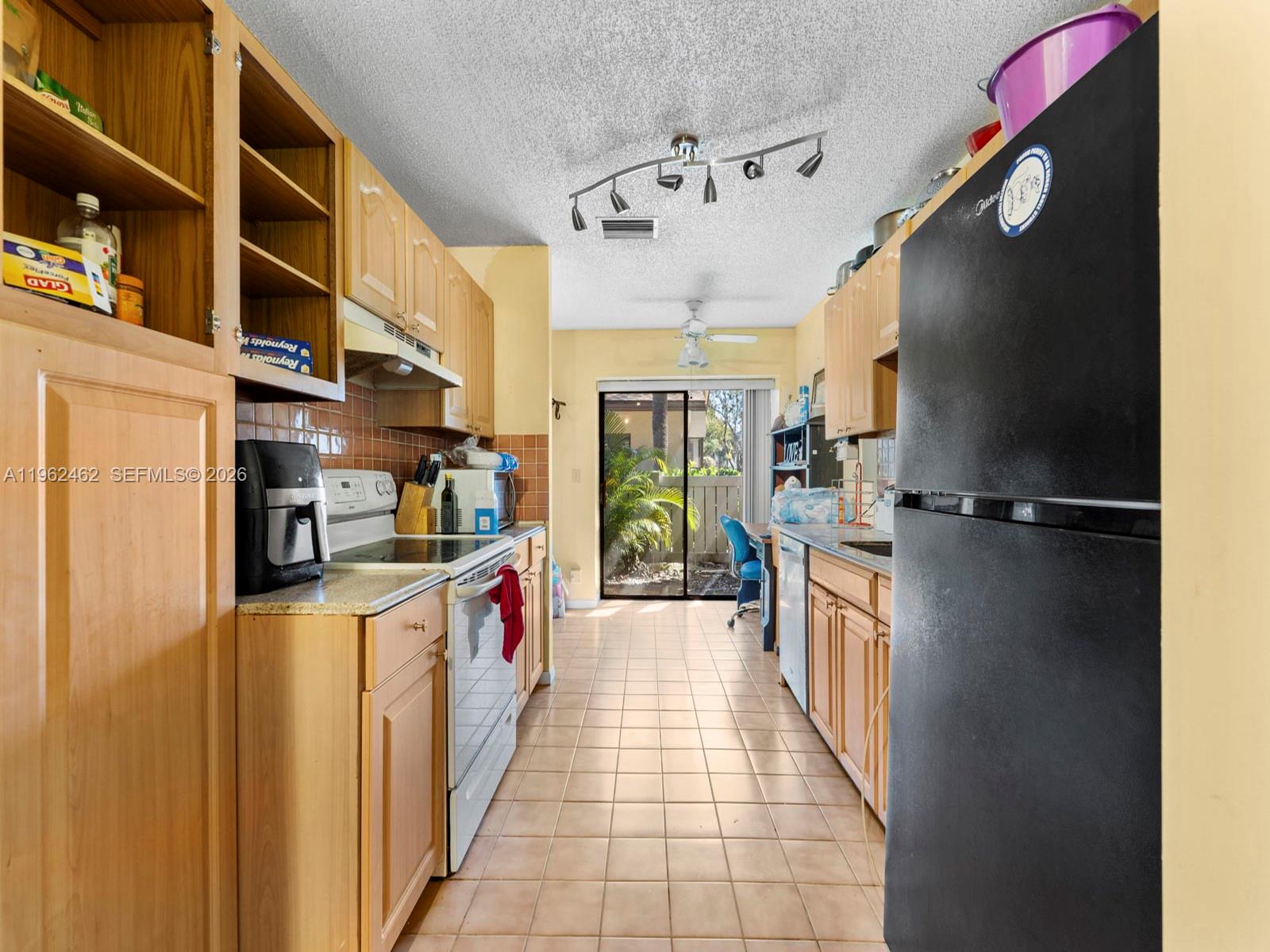 APPLEWOOD VILLAGE I-C CON - Residential