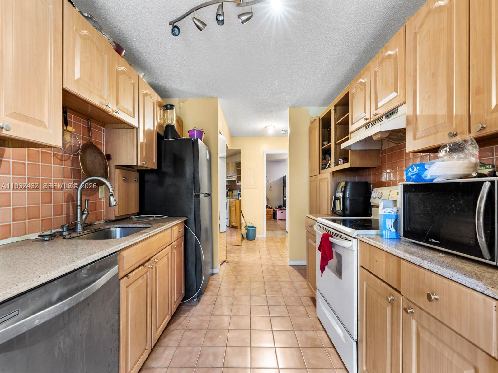 APPLEWOOD VILLAGE I-C CON - Residential