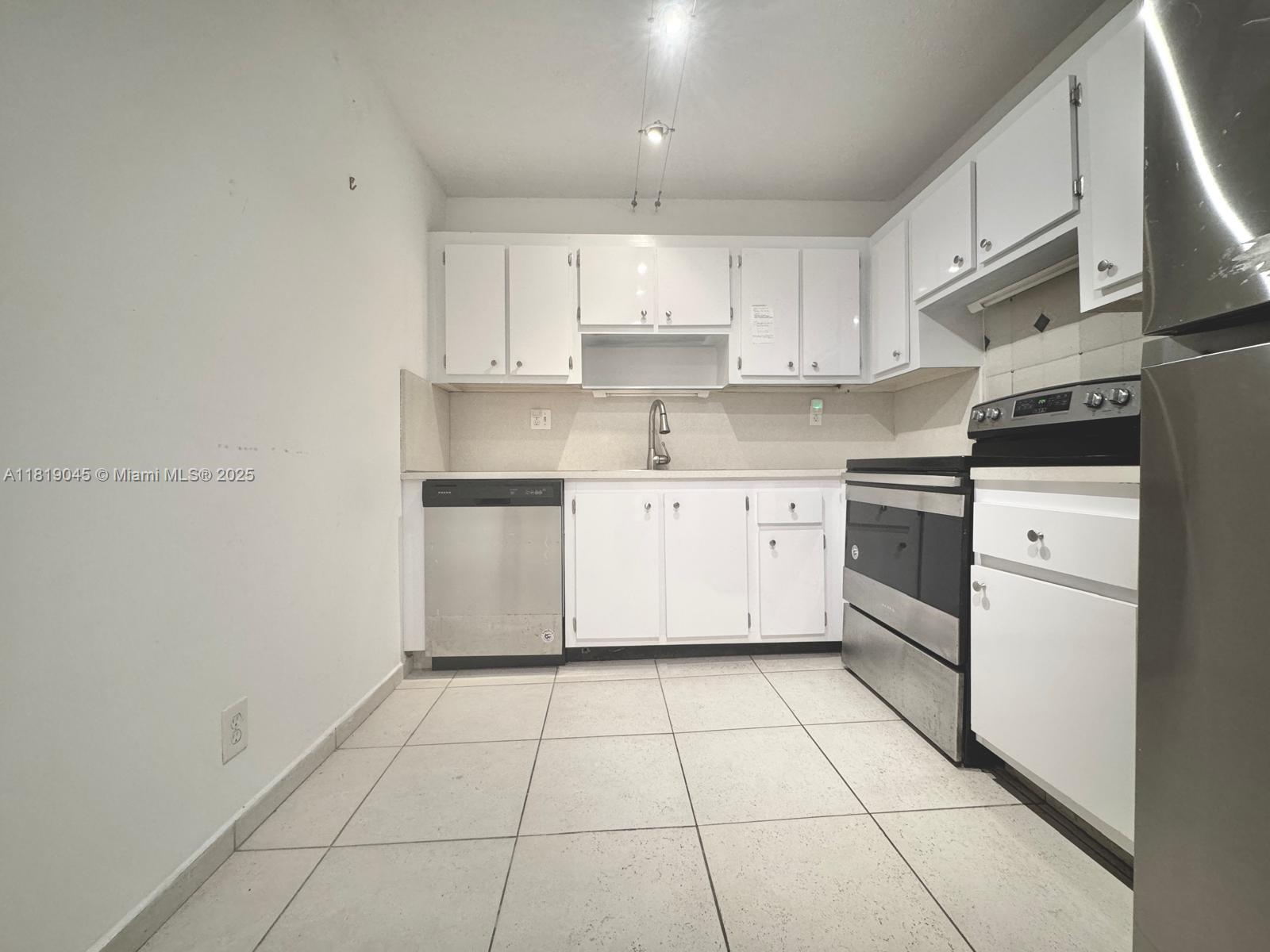 Property for Sale at 600 Three Islands Blvd 620, Hallandale Beach, Broward County, Florida - Bedrooms: 1 
Bathrooms: 2  - $210,000