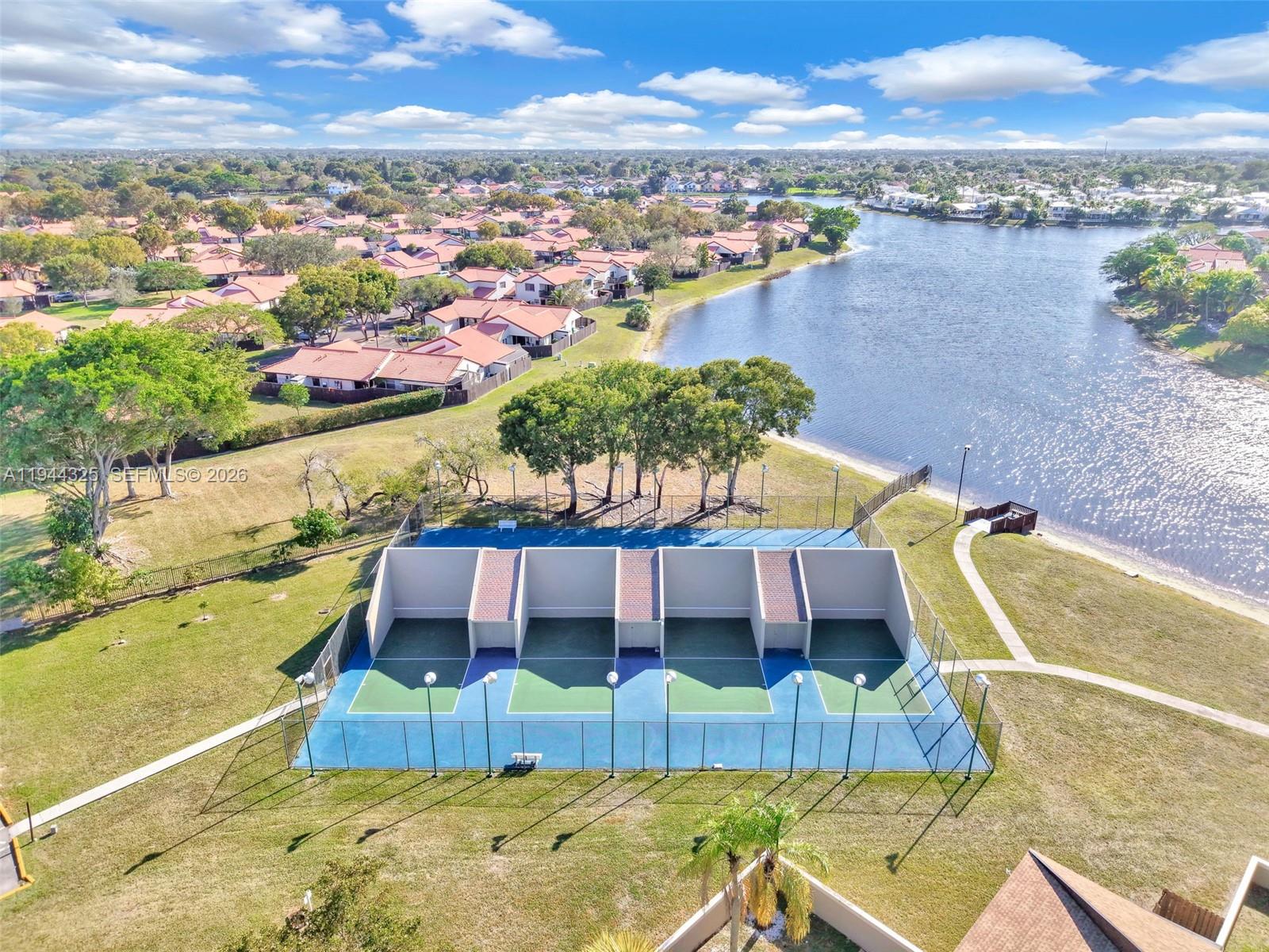 LAKES MEADOW VILG HOMES C - Residential