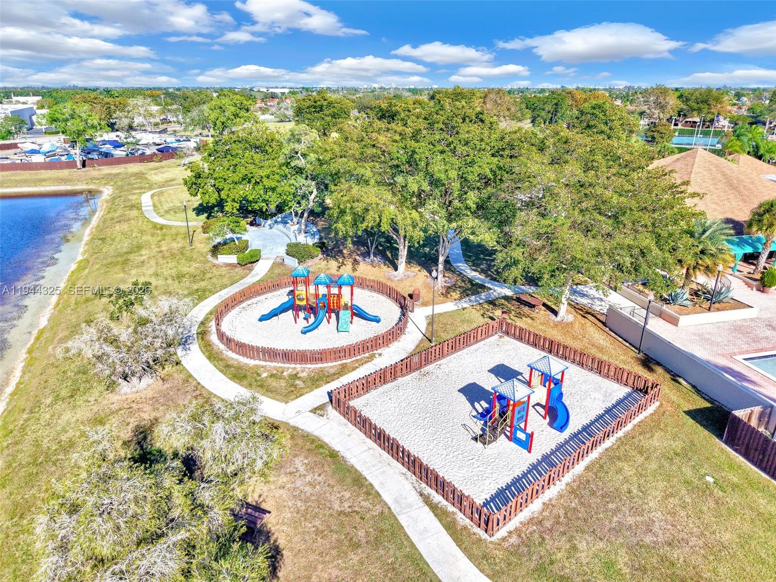 LAKES MEADOW VILG HOMES C - Residential