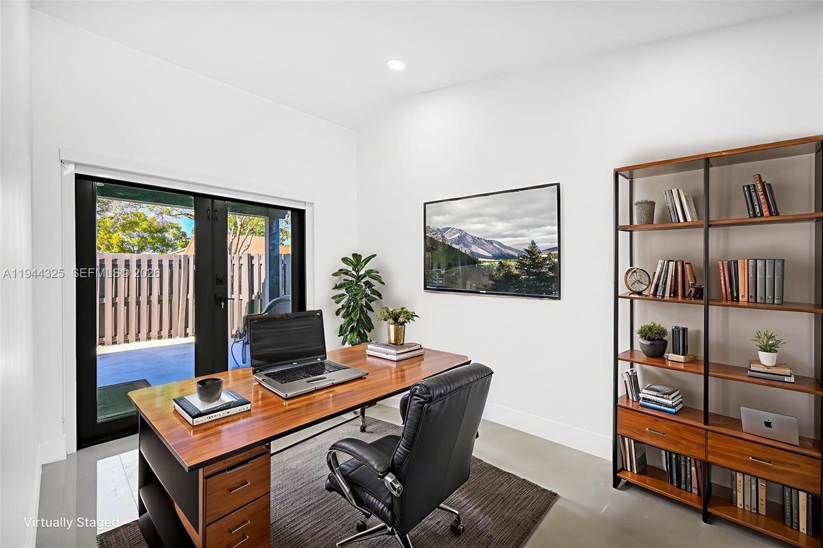 LAKES MEADOW VILG HOMES C - Residential