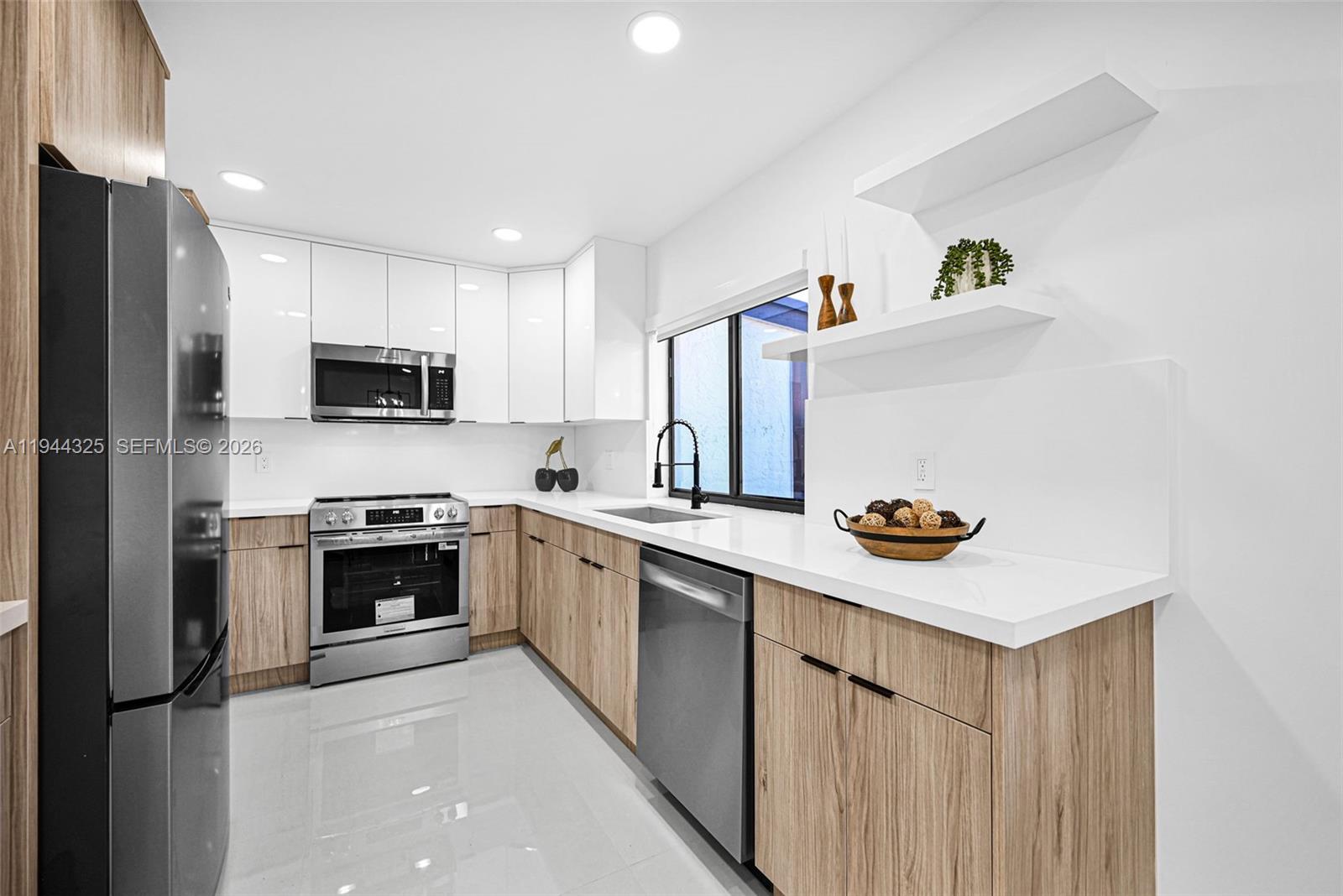 LAKES MEADOW VILG HOMES C - Residential