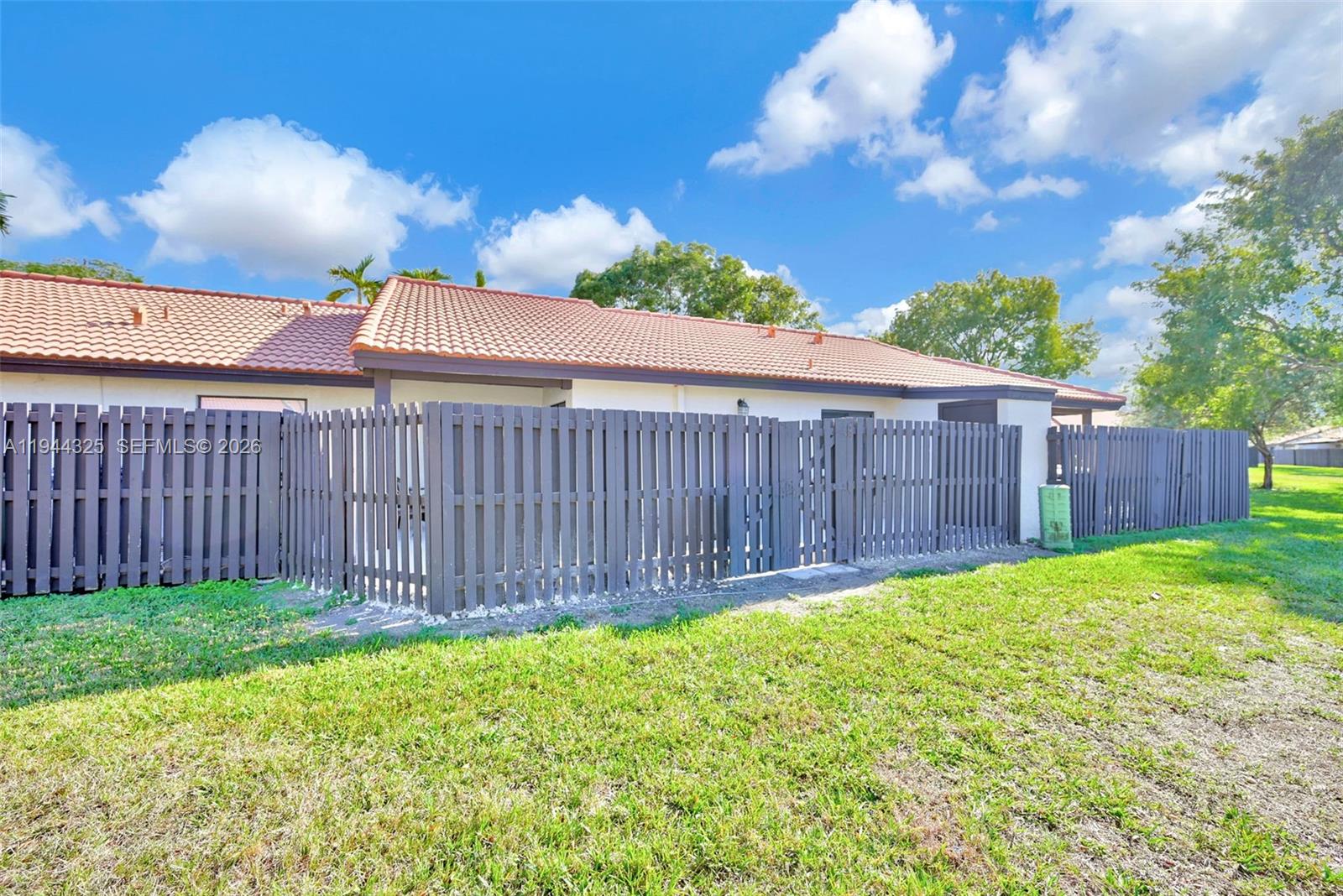 LAKES MEADOW VILG HOMES C - Residential