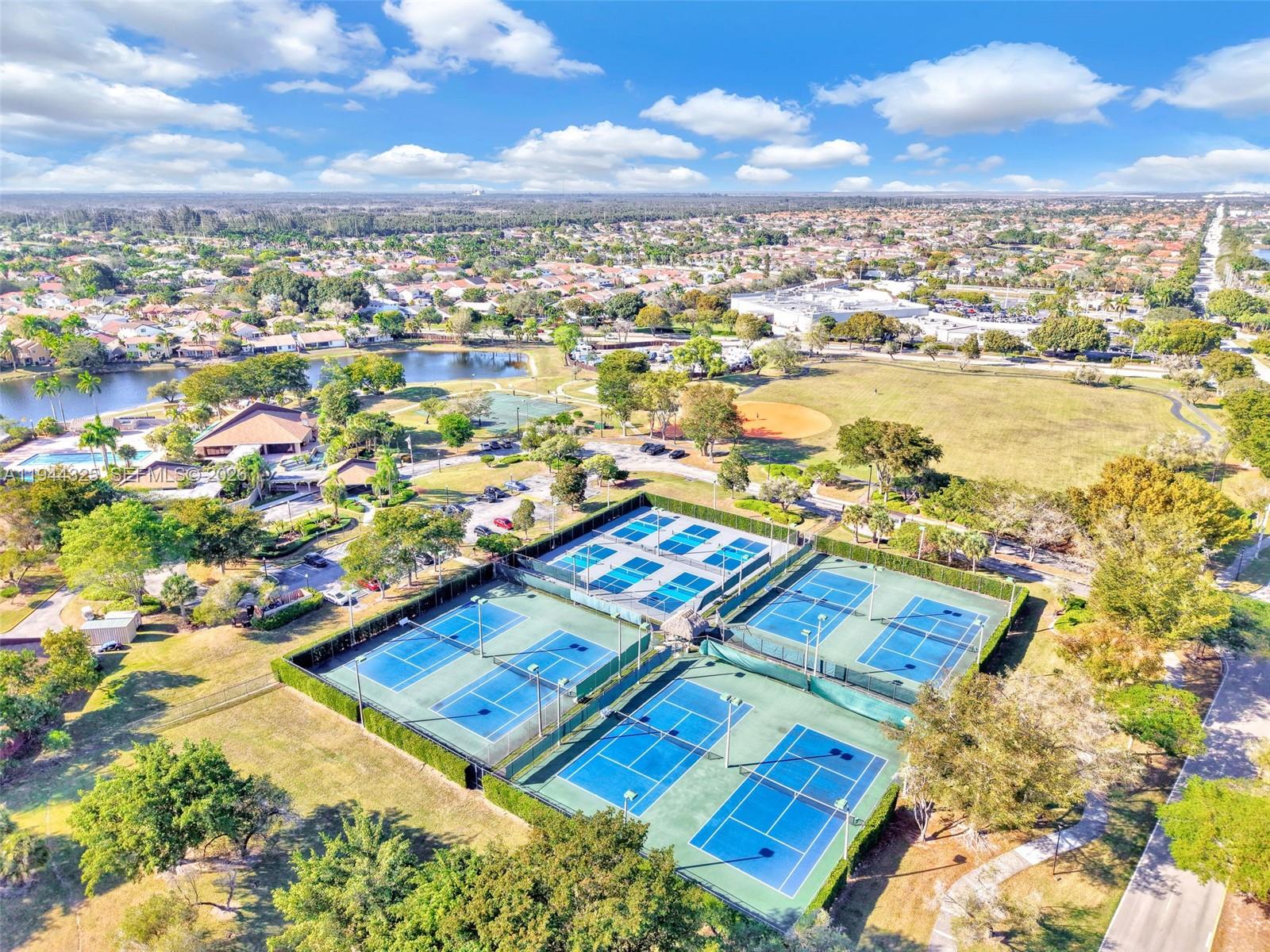 LAKES MEADOW VILG HOMES C - Residential