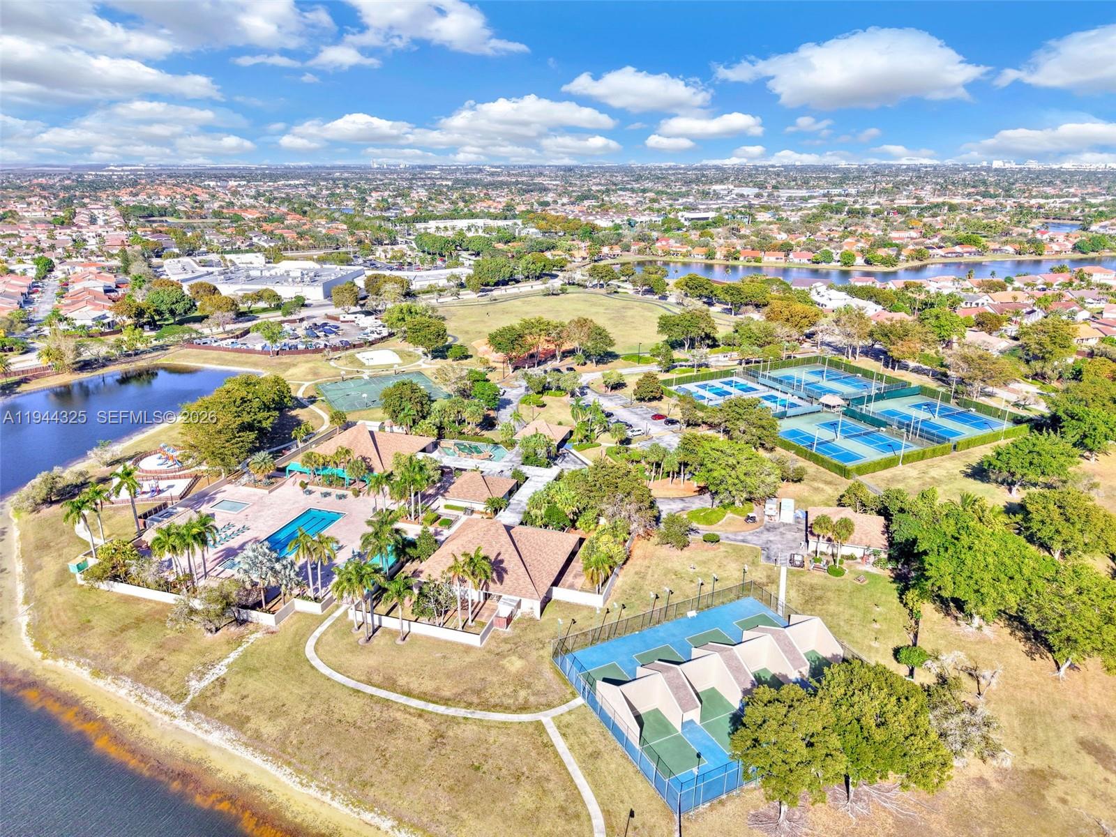 LAKES MEADOW VILG HOMES C - Residential