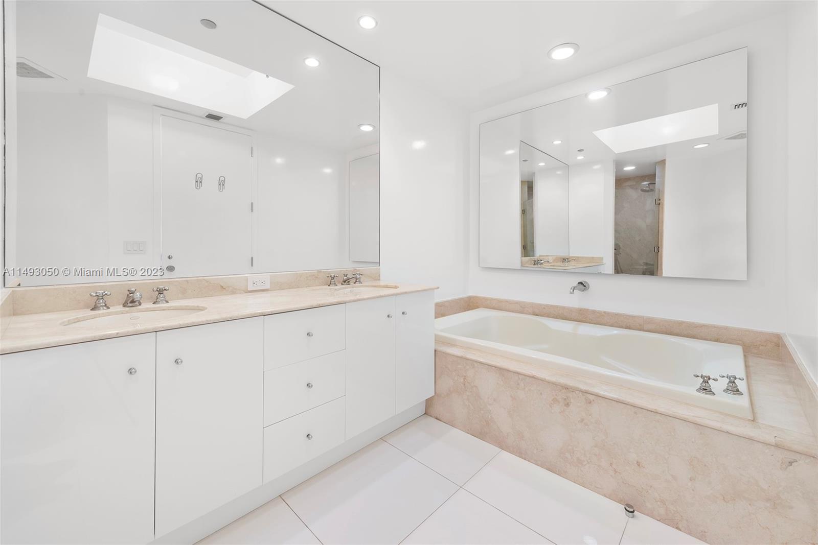 CONTINUUM ON SOUTH BEACH - Residential