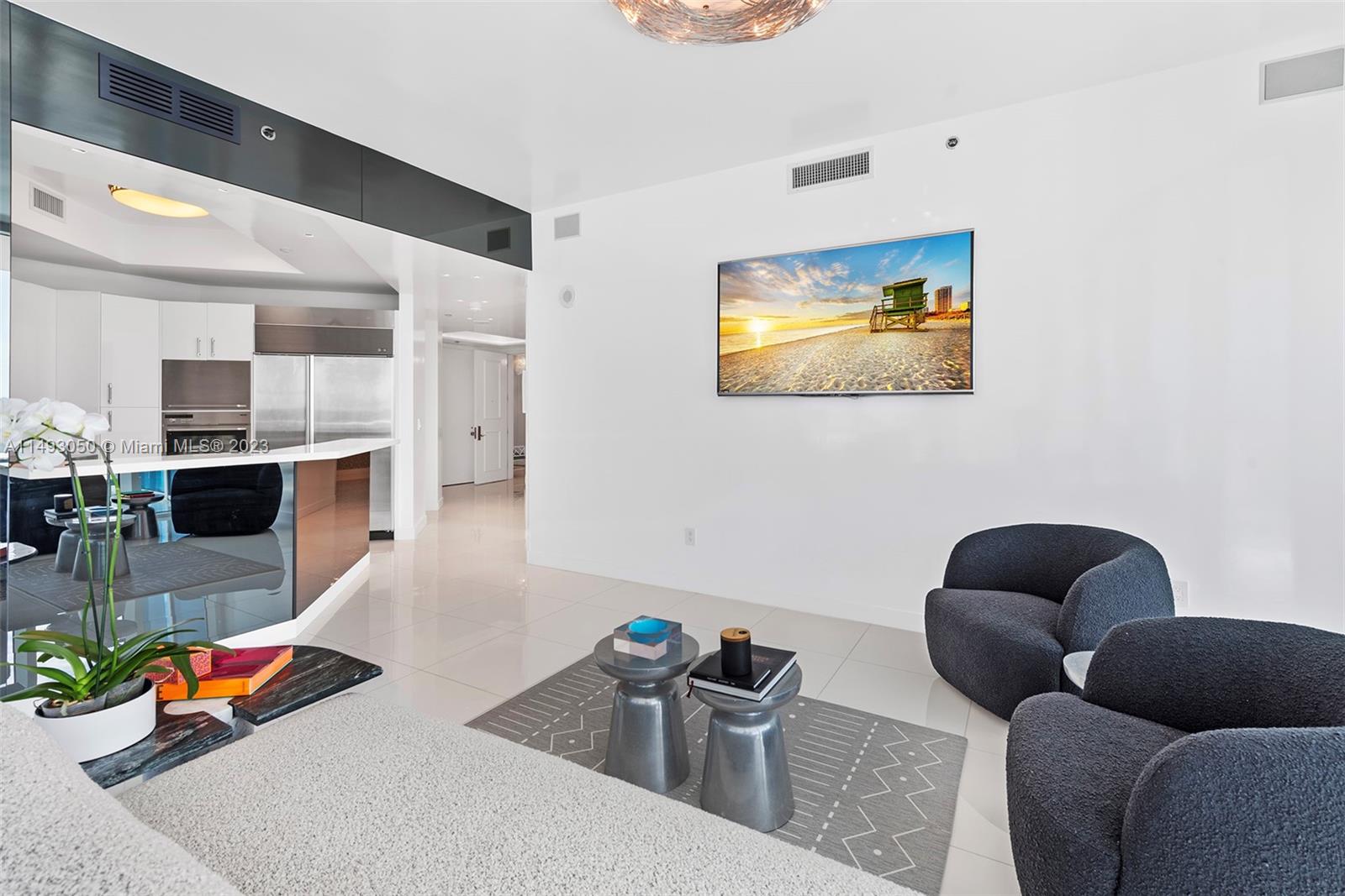 CONTINUUM ON SOUTH BEACH - Residential