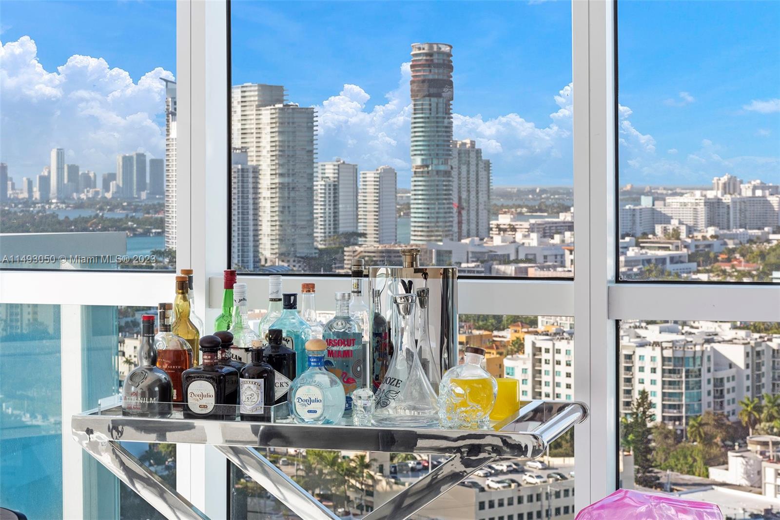 CONTINUUM ON SOUTH BEACH - Residential