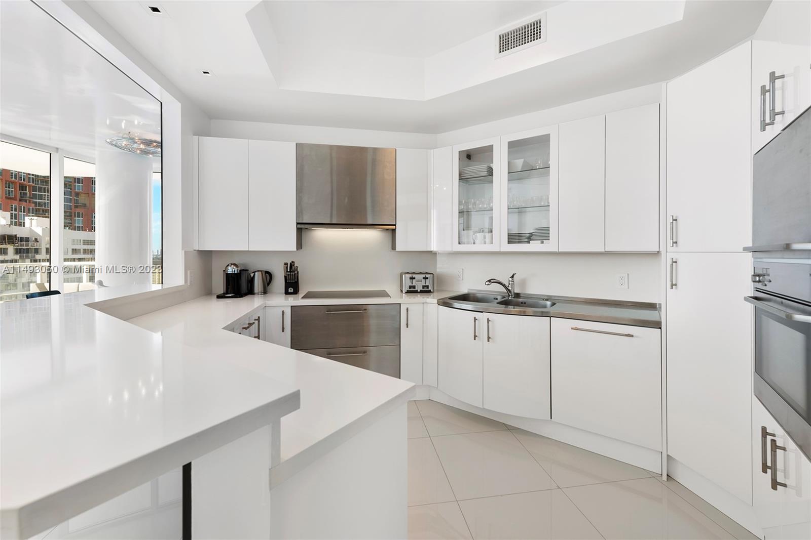 CONTINUUM ON SOUTH BEACH - Residential