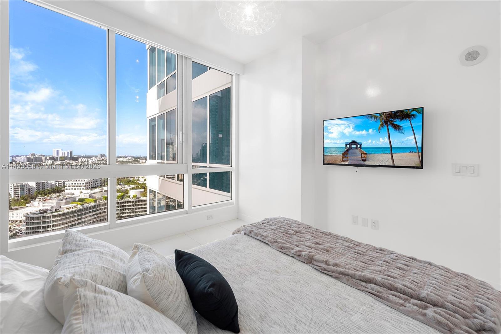CONTINUUM ON SOUTH BEACH - Residential