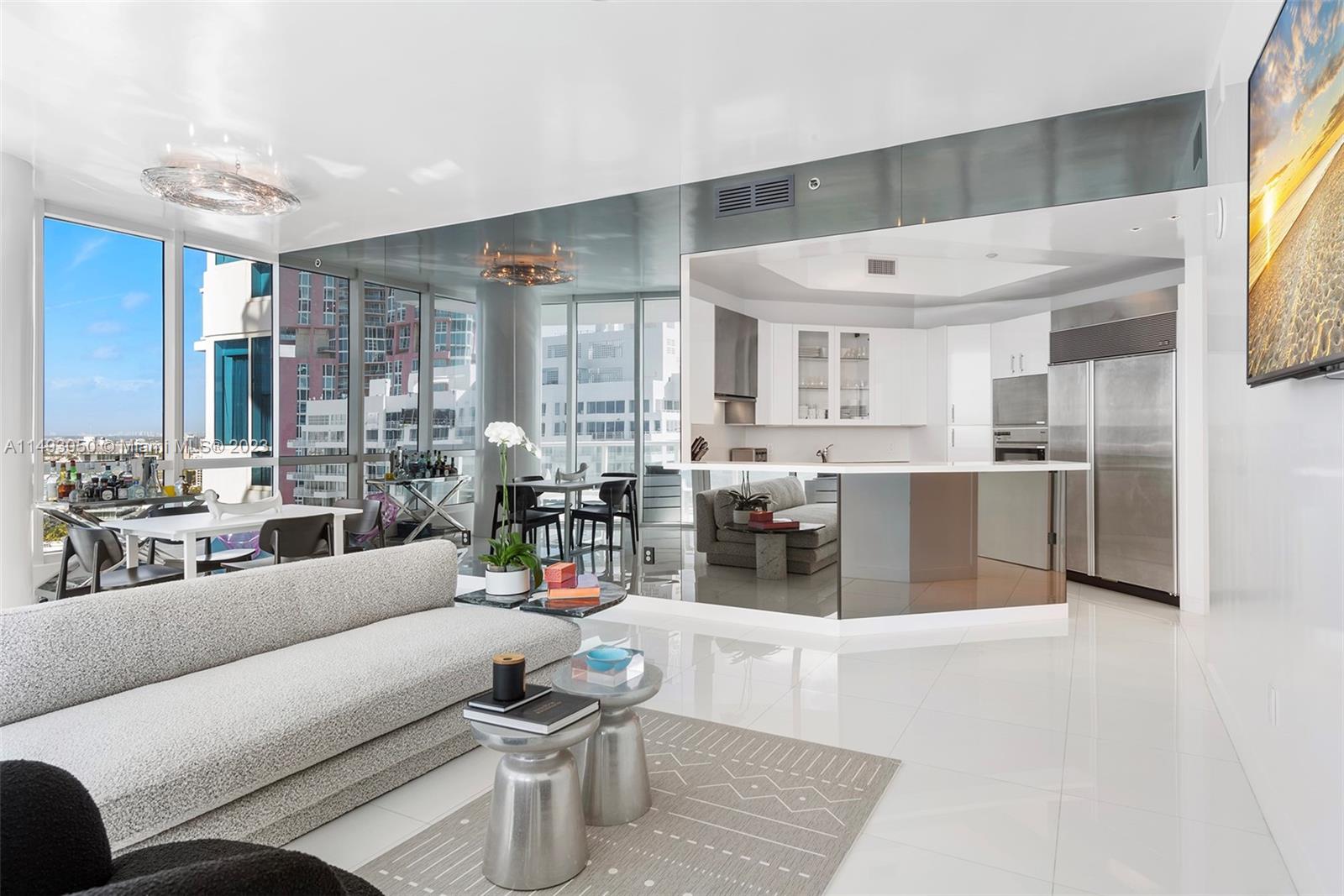 CONTINUUM ON SOUTH BEACH - Residential