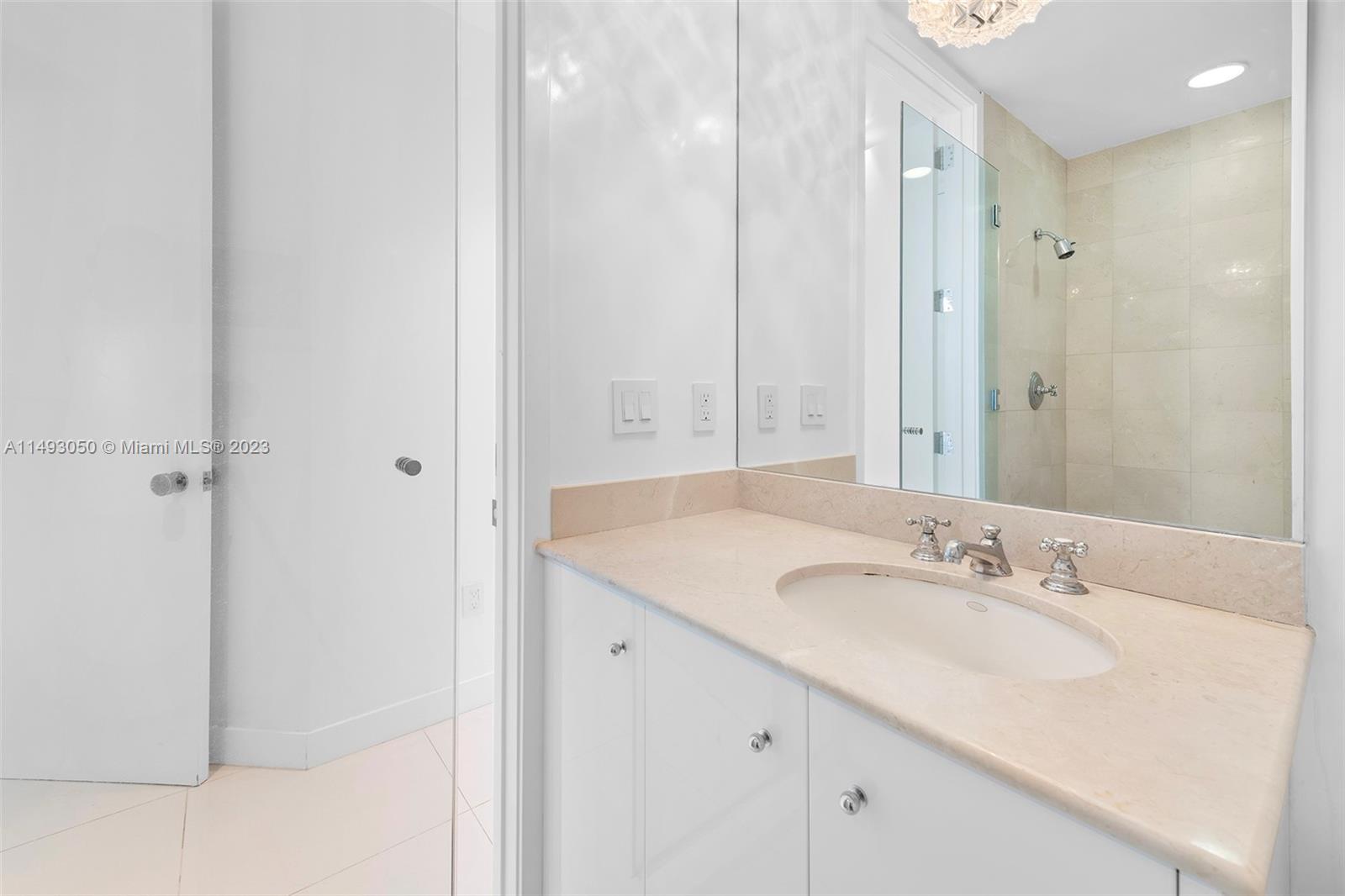 CONTINUUM ON SOUTH BEACH - Residential