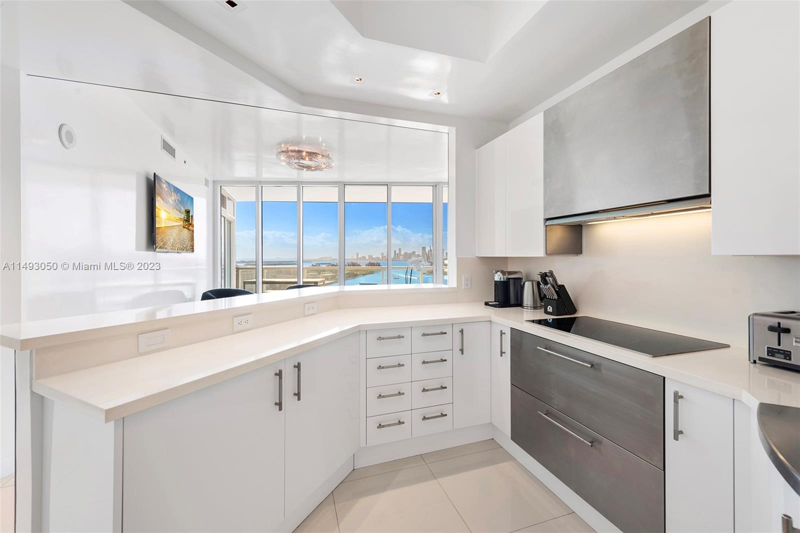 CONTINUUM ON SOUTH BEACH - Residential