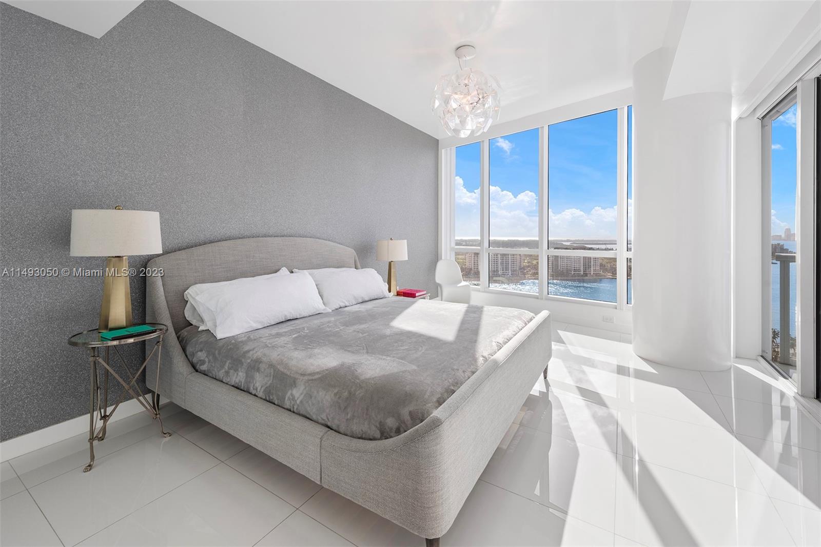 CONTINUUM ON SOUTH BEACH - Residential