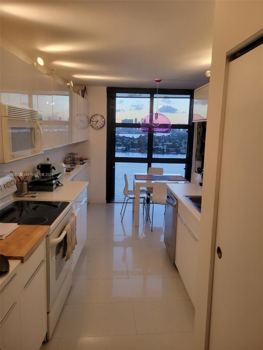 9 Island Ave 1806