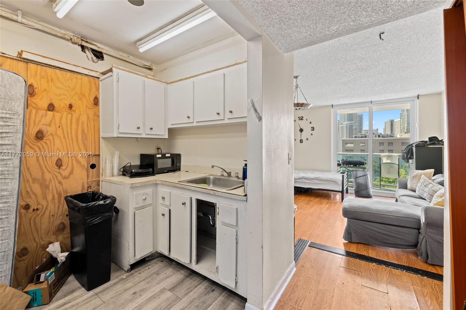 1035 West Ave 507